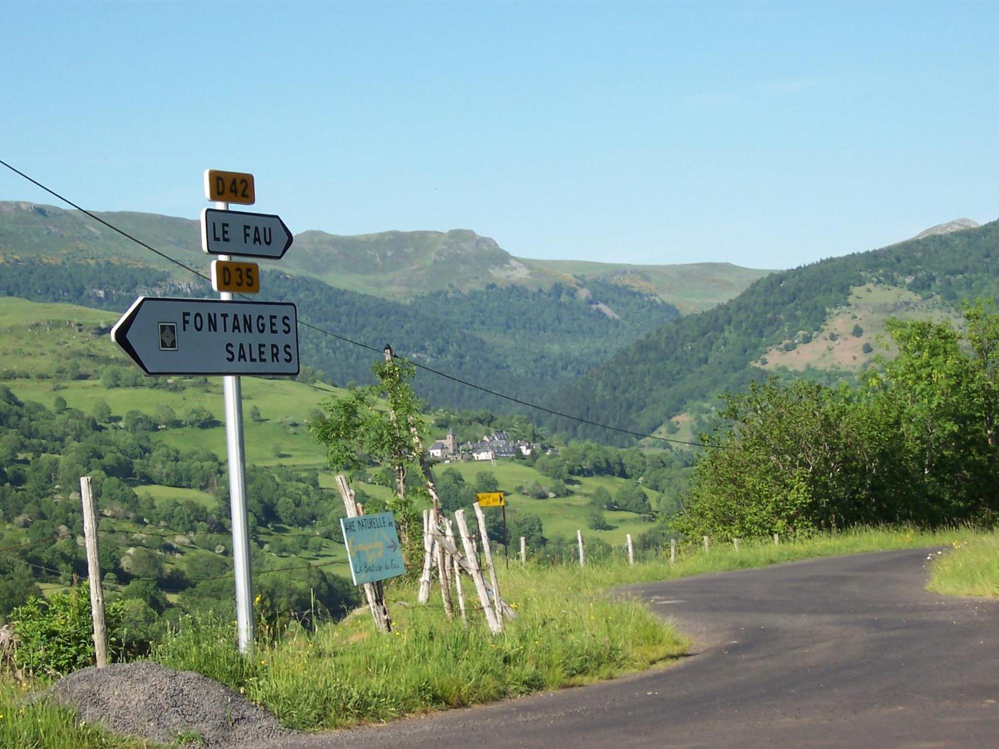 Auberge Hotel De Tournemire - Cantal Kültér fotó
